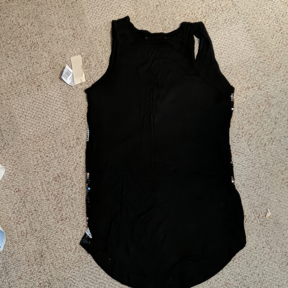Sequin tank perfect for Valentine's day - Picture 2 of 2